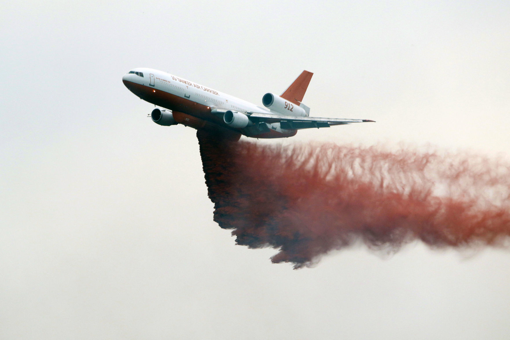 DC-10 air tanker